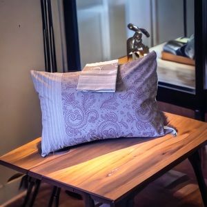 2 pillowcases. Zippered and high quality. 100% cotton